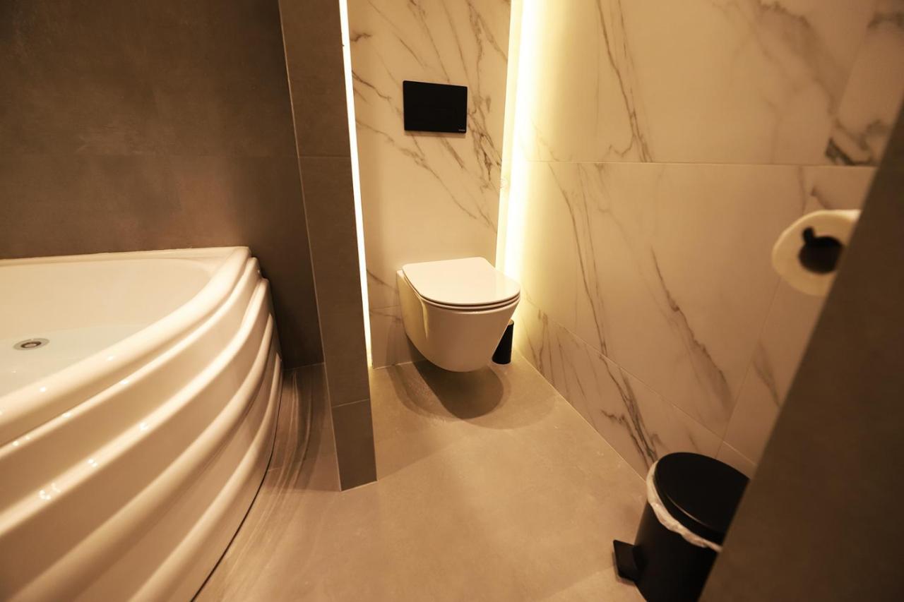 K58 Luxury Apartment Monastiraki Metro Station Acropolis Jacuzzi Atenas Exterior foto